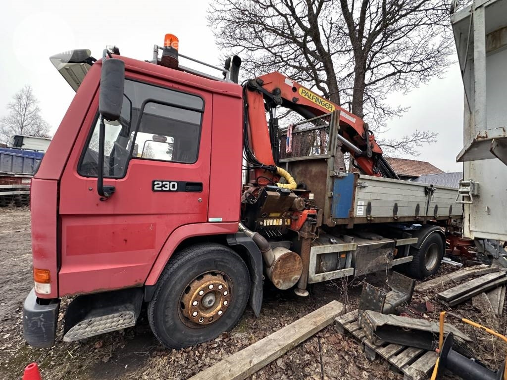 Volvo FL7 - Xe cẩu tự hành: hình 2 Volvo FL7 - Xe cẩu tự hành: hình 2