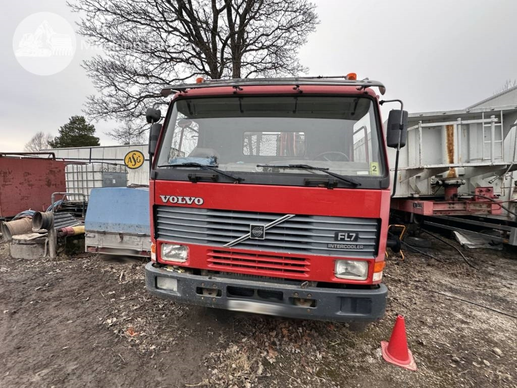 Volvo FL7 - Xe cẩu tự hành: hình 3 Volvo FL7 - Xe cẩu tự hành: hình 3