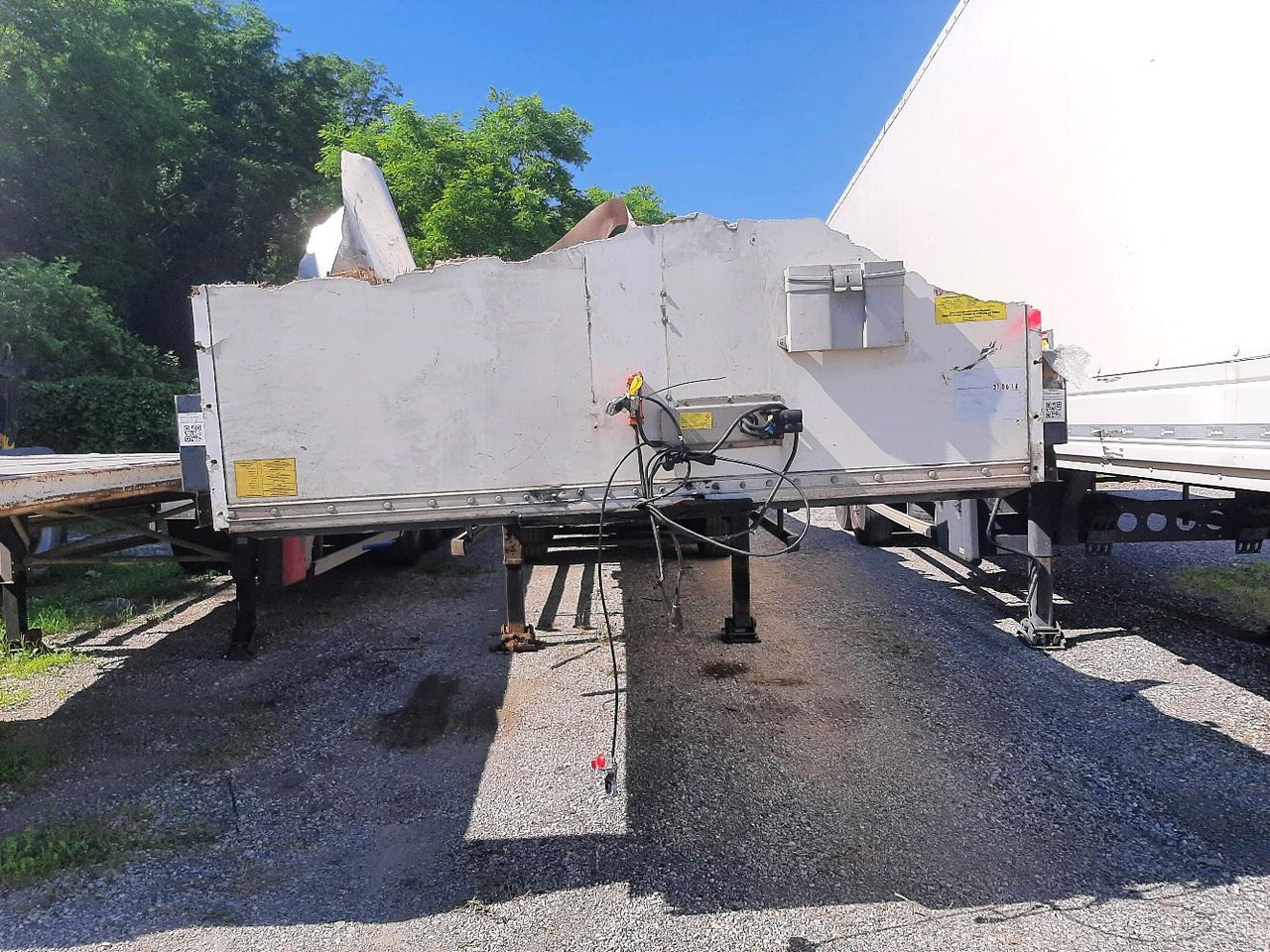 FRUEHAUF 3 ESSIEUX R580 - Sơ mi rơ moóc thùng lửng/ Phẳng: hình 2 FRUEHAUF 3 ESSIEUX R580 - Sơ mi rơ moóc thùng lửng/ Phẳng: hình 2