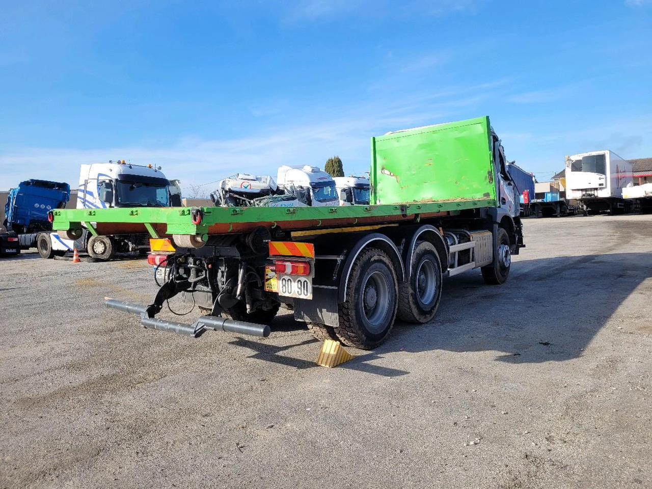 MERCEDES AROCS 2640 6X4 - Xe tải thùng lửng/ Phẳng: hình 4 MERCEDES AROCS 2640 6X4 - Xe tải thùng lửng/ Phẳng: hình 4