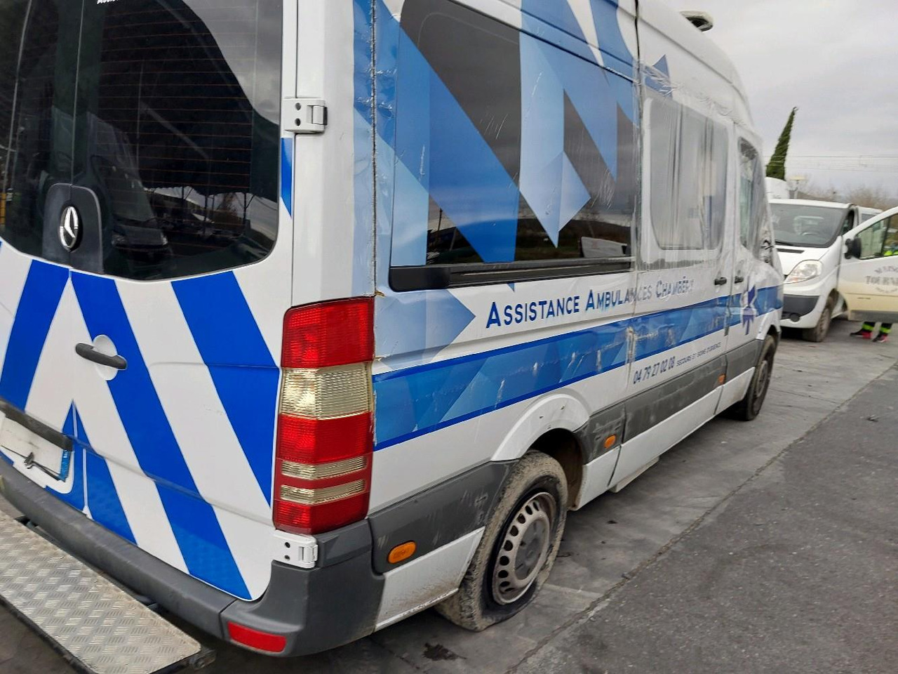 MERCEDES SPRINTER II 313 2.2 CDI 130 - Xe cứu thương: hình 4 MERCEDES SPRINTER II 313 2.2 CDI 130 - Xe cứu thương: hình 4