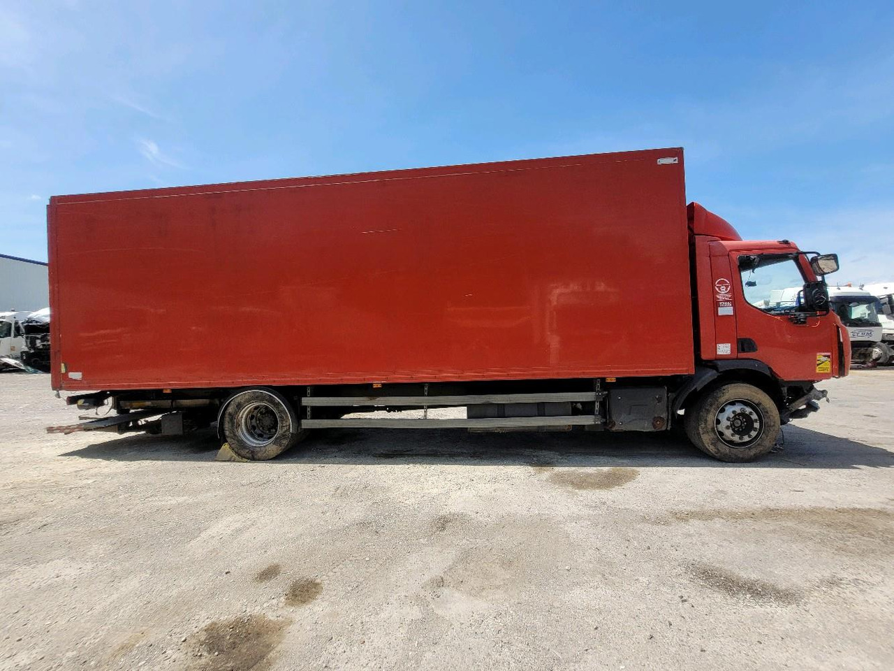 RENAULT D19 WIDE - Xe tải hộp: hình 3 RENAULT D19 WIDE - Xe tải hộp: hình 3