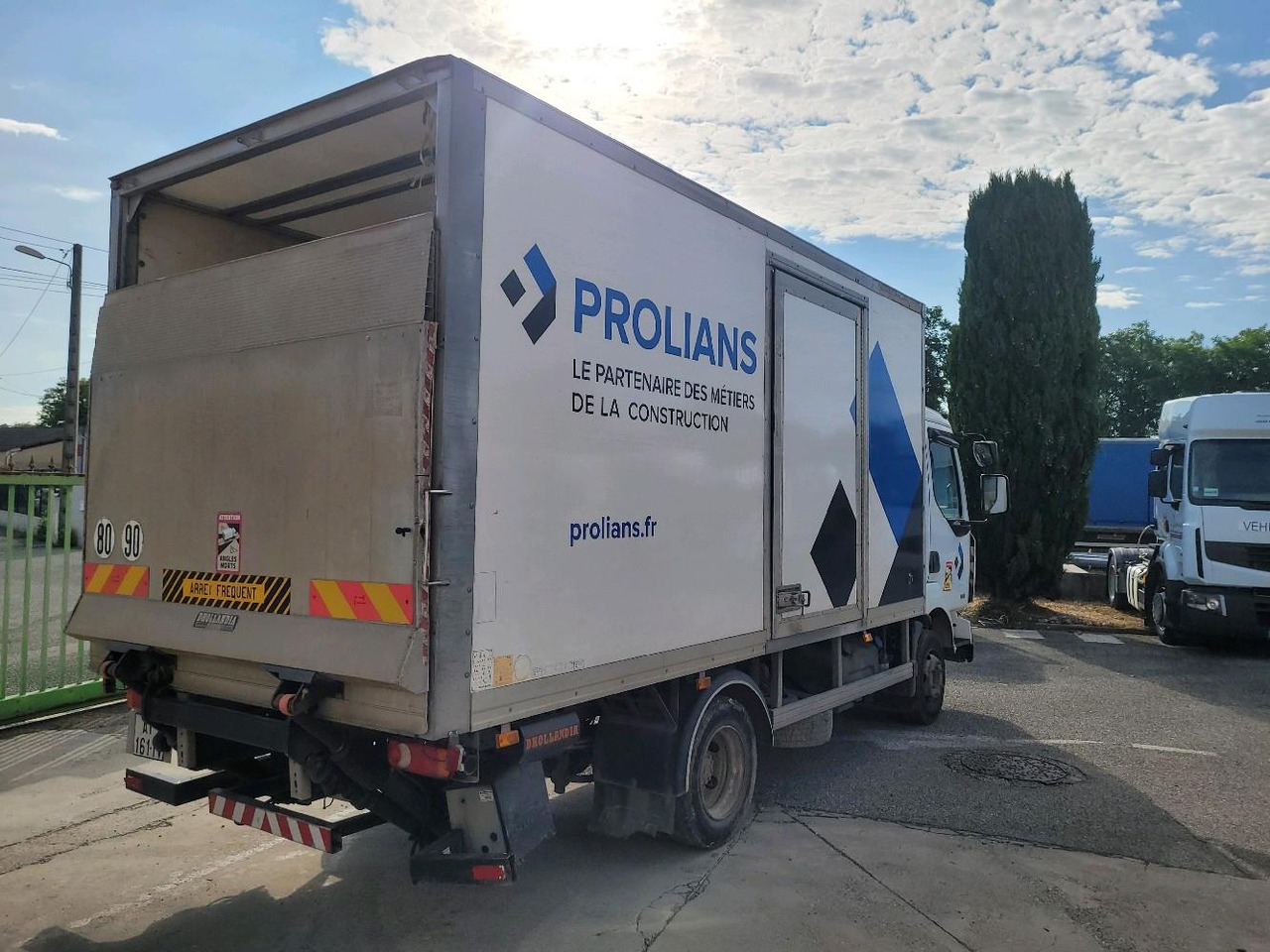 RENAULT MIDLUM 180 DXL - Xe tải hộp: hình 4 RENAULT MIDLUM 180 DXL - Xe tải hộp: hình 4