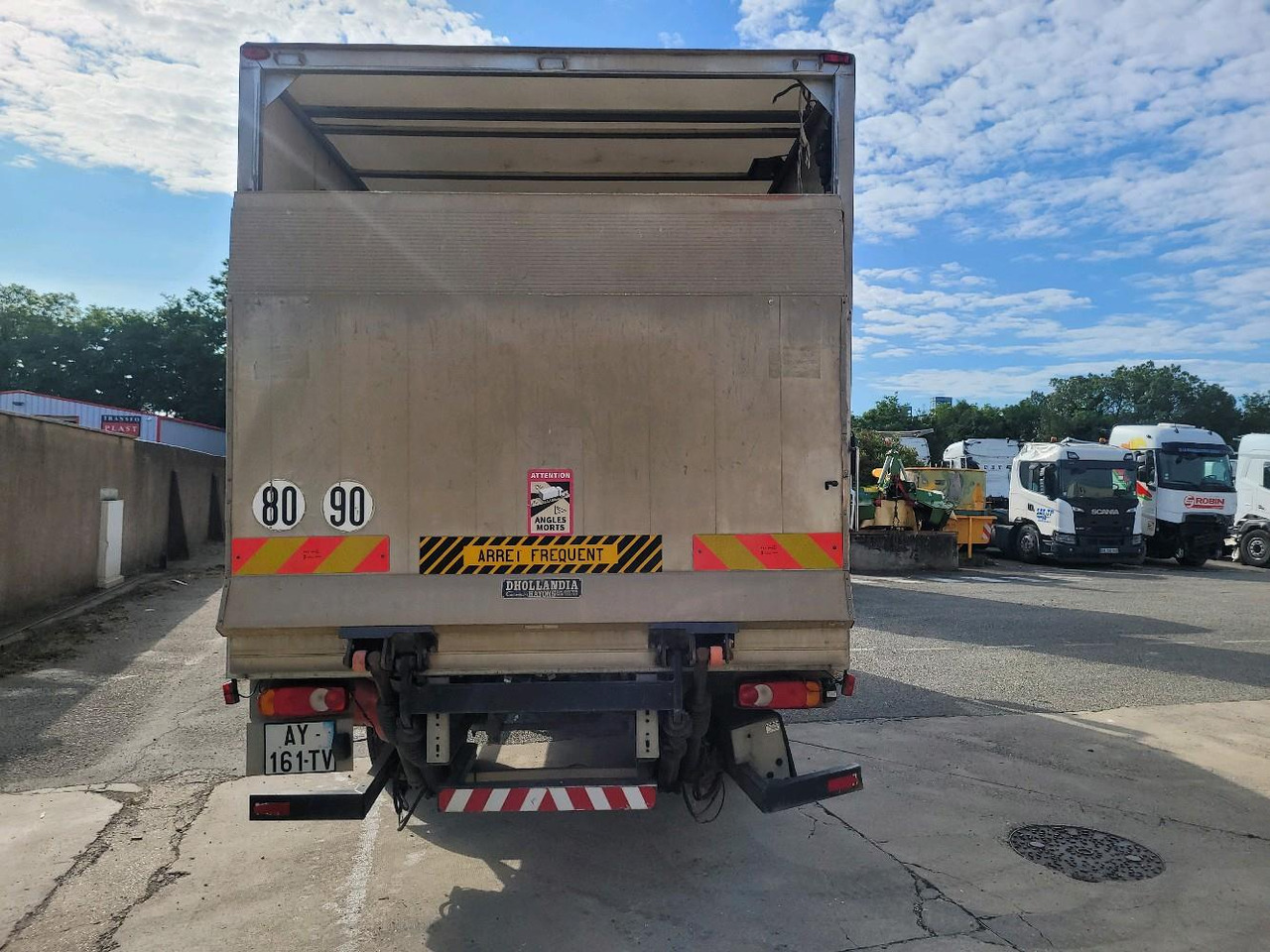 RENAULT MIDLUM 180 DXL - Xe tải hộp: hình 5 RENAULT MIDLUM 180 DXL - Xe tải hộp: hình 5