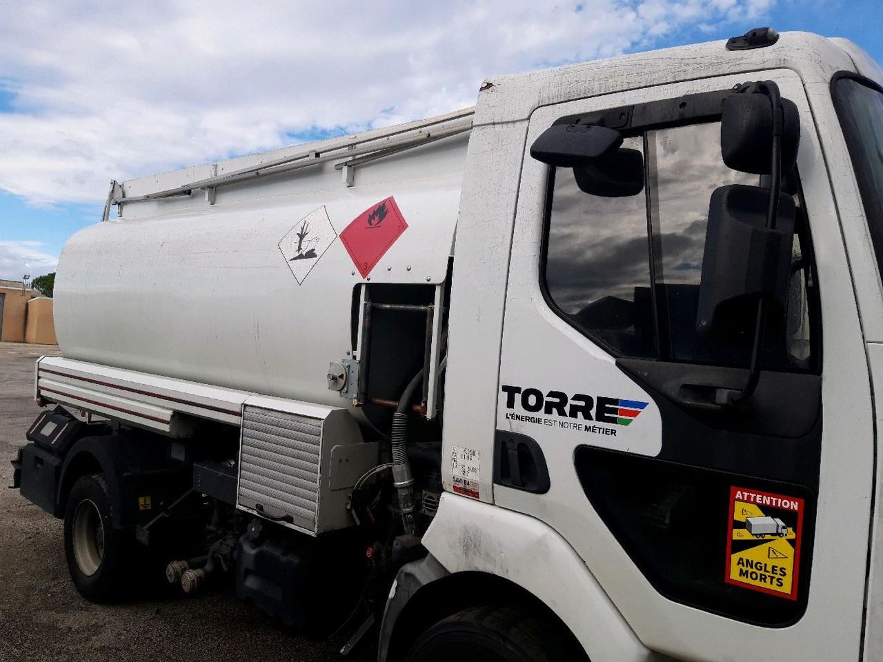 RENAULT MIDLUM CITERNE 7500 - Xe bồn: hình 3 RENAULT MIDLUM CITERNE 7500 - Xe bồn: hình 3