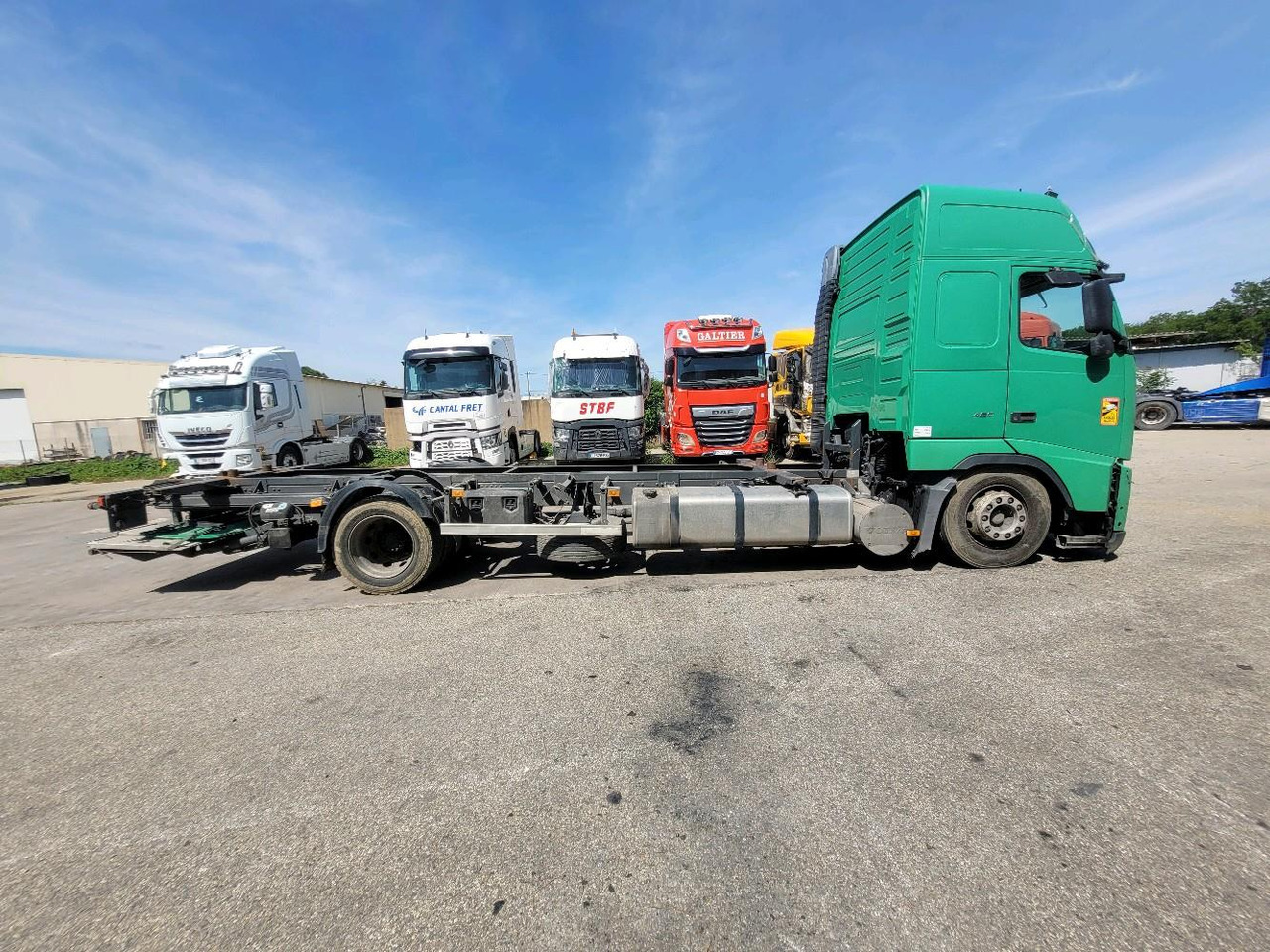 VOLVO FH12 420 GLOBETROTTER - Xe chở container/ Xe tải hoán đổi thân: hình 3 VOLVO FH12 420 GLOBETROTTER - Xe chở container/ Xe tải hoán đổi thân: hình 3