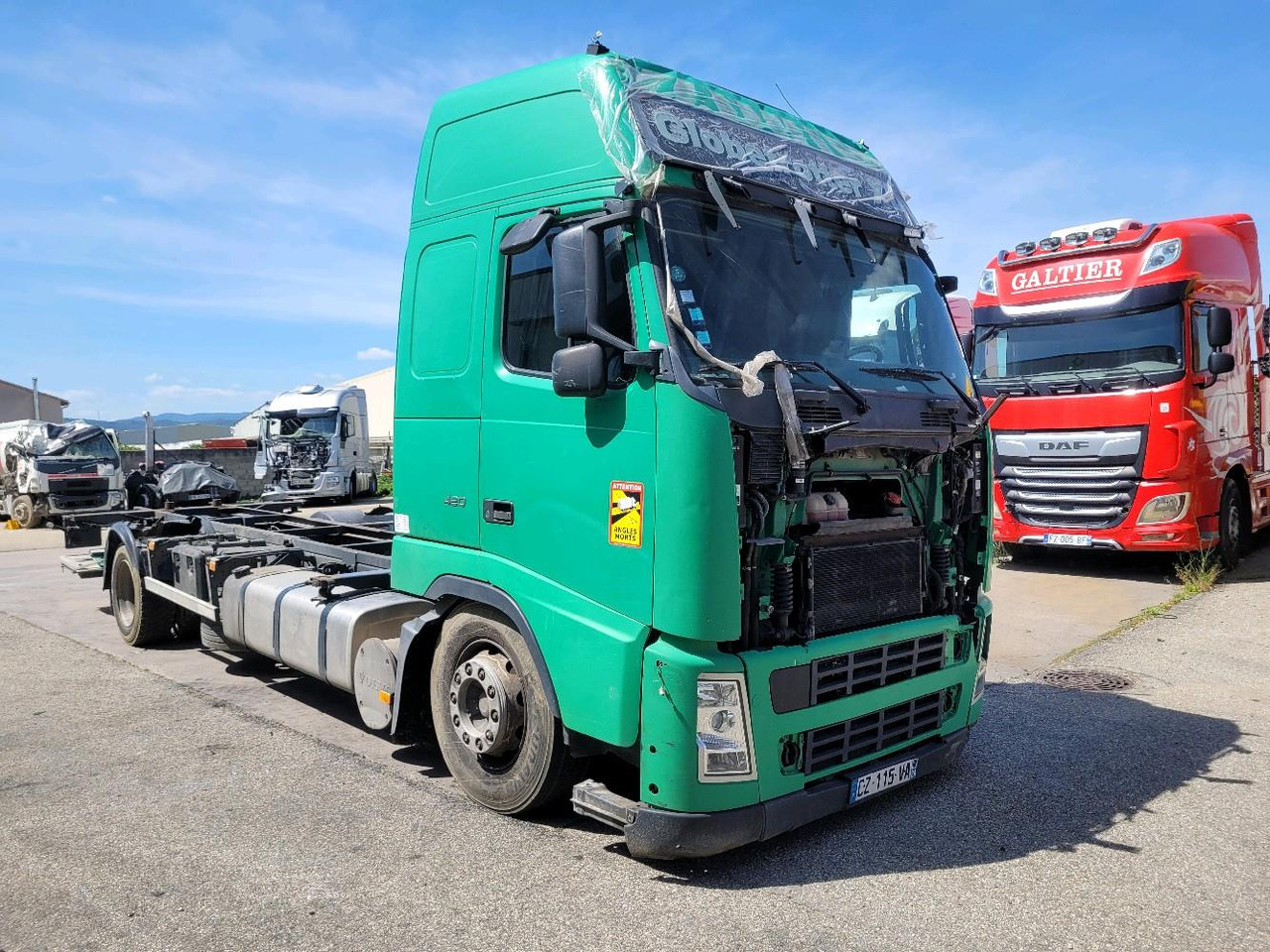 VOLVO FH12 420 GLOBETROTTER - Xe chở container/ Xe tải hoán đổi thân: hình 1 VOLVO FH12 420 GLOBETROTTER - Xe chở container/ Xe tải hoán đổi thân: hình 1