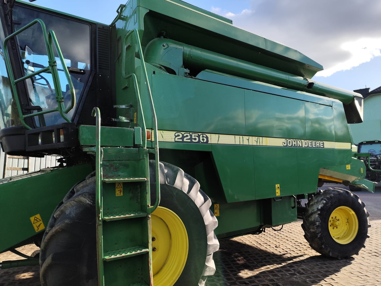 John Deere 2256 - Máy gặt đập: hình 1 John Deere 2256 - Máy gặt đập: hình 1