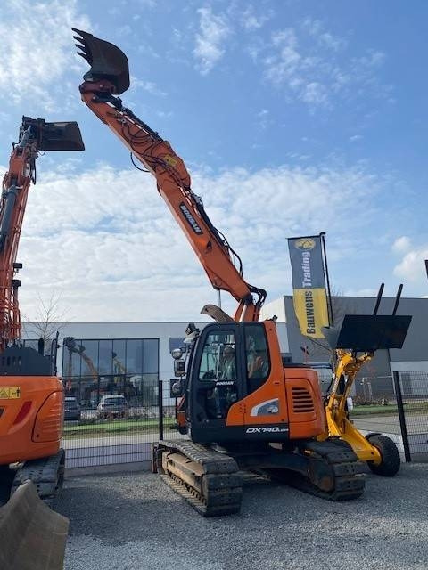Doosan DX140 LCR-5 - Máy xúc bánh xích: hình 1 Doosan DX140 LCR-5 - Máy xúc bánh xích: hình 1