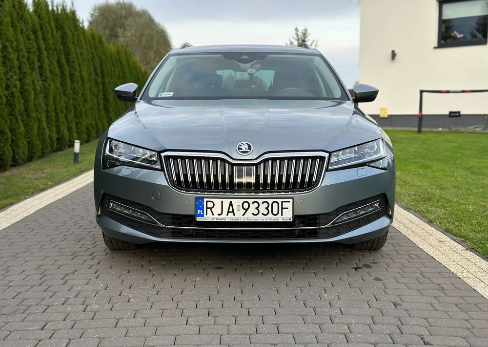 Skoda Superb 2.0 TDI SCR Style DSG - Xe wagon: hình 2 Skoda Superb 2.0 TDI SCR Style DSG - Xe wagon: hình 2