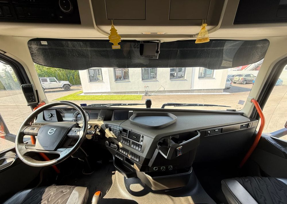 Cho thuê  Volvo FH16 660 HP TANDEM 6x2 LIMITED EDITION Volvo FH16 660 HP TANDEM 6x2 LIMITED EDITION: hình 19