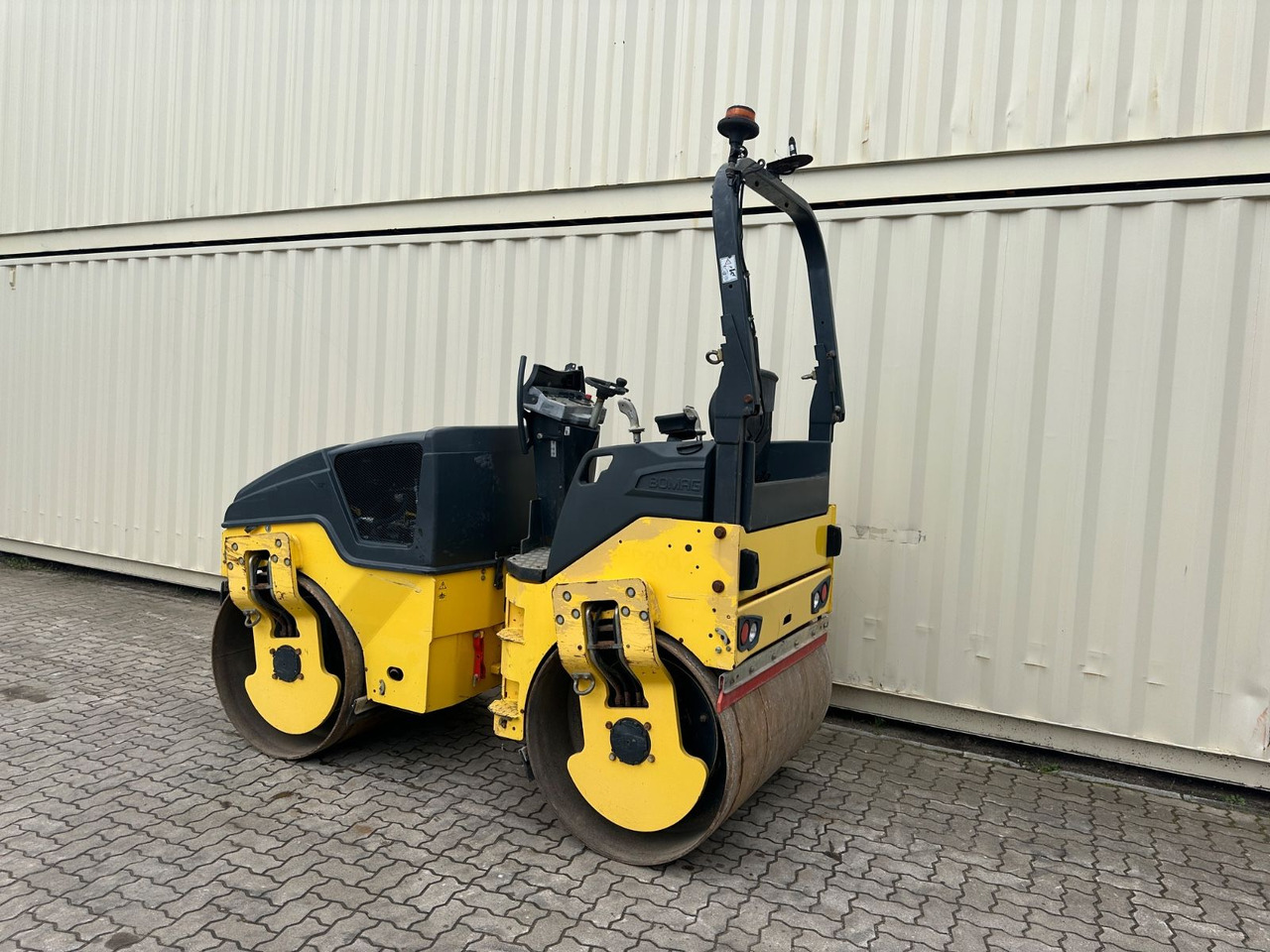 BOMAG BW135AD-5 / 2016 BJ / 1.203 H / 3.9 Tonnen - Máy lăn đường: hình 3 BOMAG BW135AD-5 / 2016 BJ / 1.203 H / 3.9 Tonnen - Máy lăn đường: hình 3