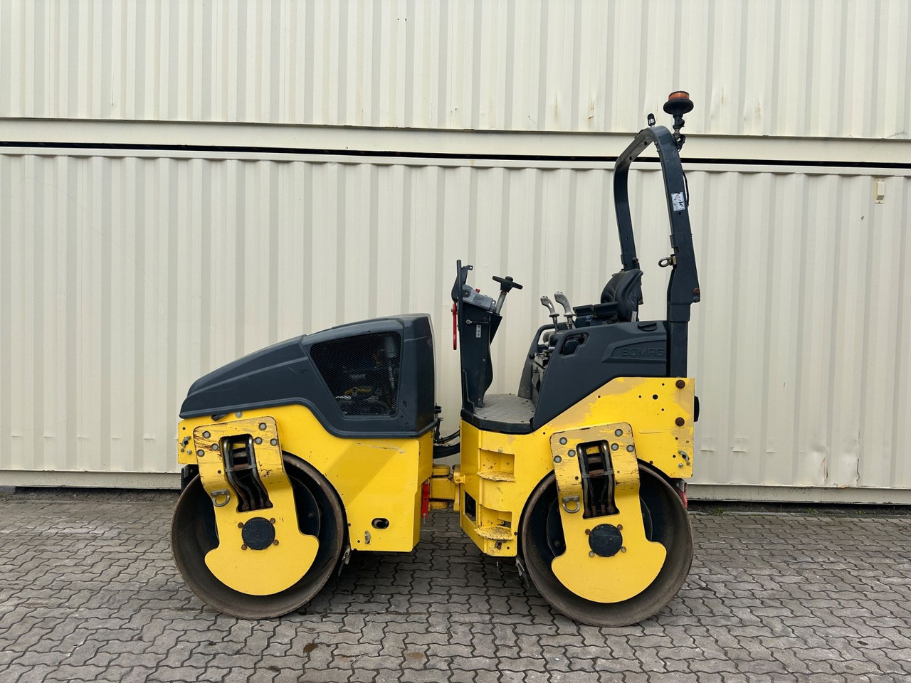 BOMAG BW135AD-5 / 2016 BJ / 1.203 H / 3.9 Tonnen - Máy lăn đường: hình 2 BOMAG BW135AD-5 / 2016 BJ / 1.203 H / 3.9 Tonnen - Máy lăn đường: hình 2