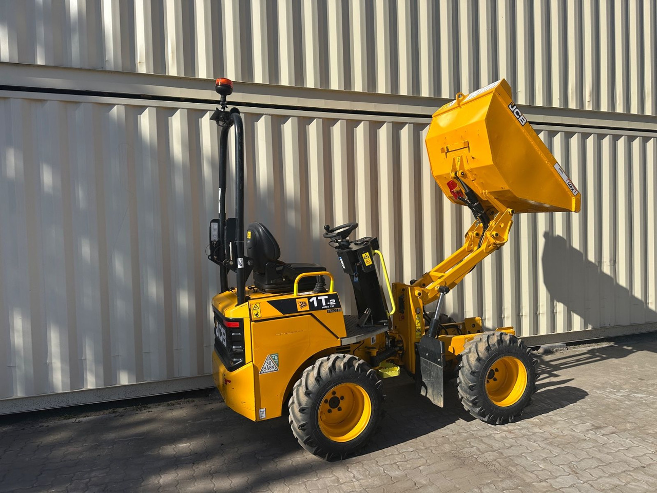 JCB 1T-2 High Tip Dumper, 440 Bh, 1.000 KG - Xe ben đổ mini: hình 4 JCB 1T-2 High Tip Dumper, 440 Bh, 1.000 KG - Xe ben đổ mini: hình 4