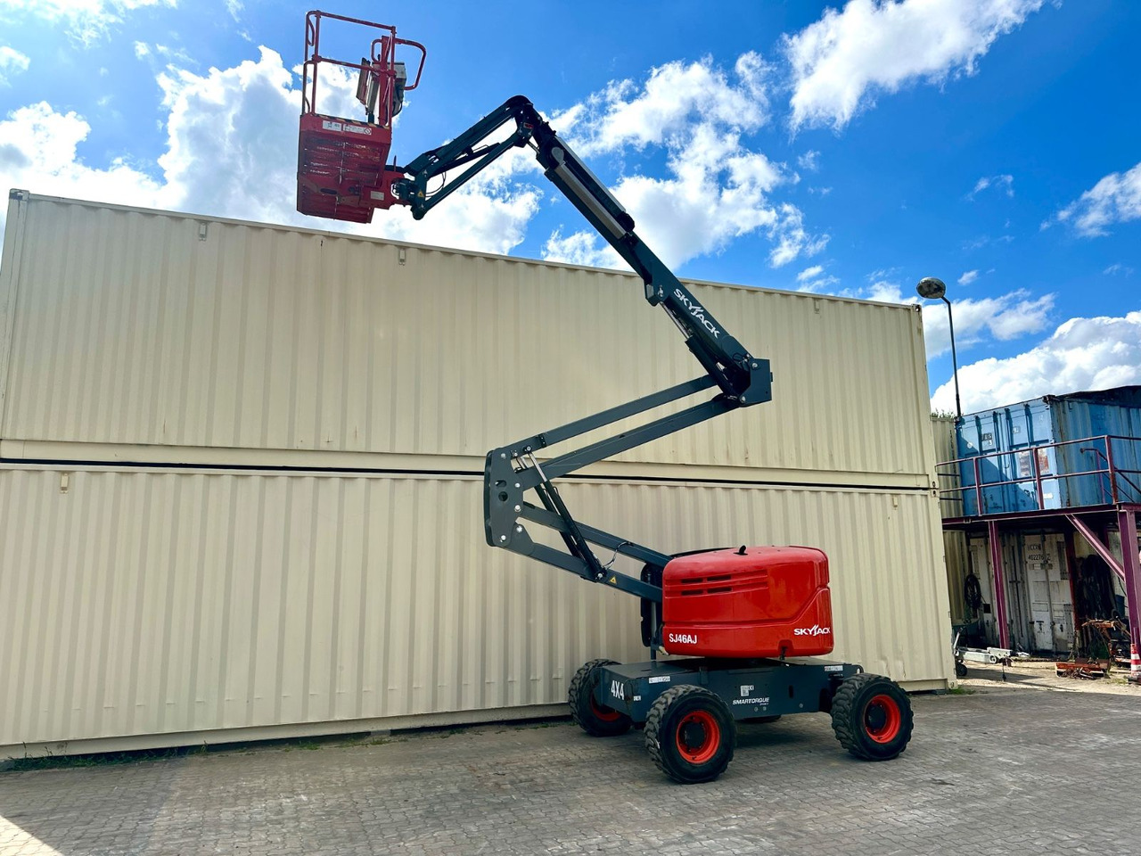 Skyjack SJ46AJ 4x4 Diesel / 636 H / 16 Meter - Nền bục trên không gắn trên xe tải: hình 2 Skyjack SJ46AJ 4x4 Diesel / 636 H / 16 Meter - Nền bục trên không gắn trên xe tải: hình 2