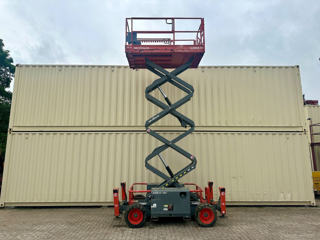 Skyjack SJ6826RT 4x4 Diesel, 9.9 Meter, 1.053 H - Nền bục trên không gắn trên xe tải: hình 2 Skyjack SJ6826RT 4x4 Diesel, 9.9 Meter, 1.053 H - Nền bục trên không gắn trên xe tải: hình 2