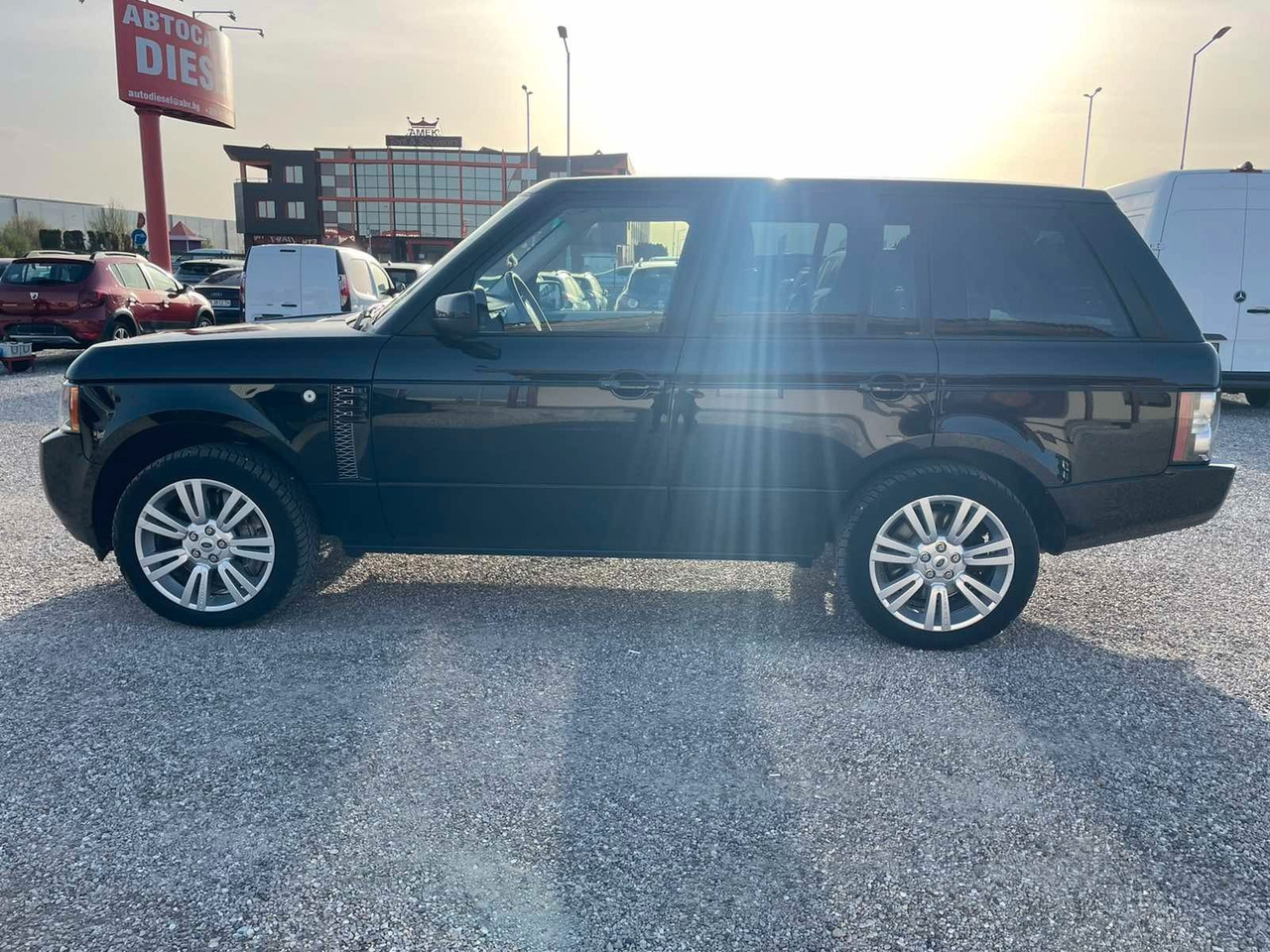 Land Rover Range Rover Vogue 4.4 TDV8 - SUV: hình 4 Land Rover Range Rover Vogue 4.4 TDV8 - SUV: hình 4