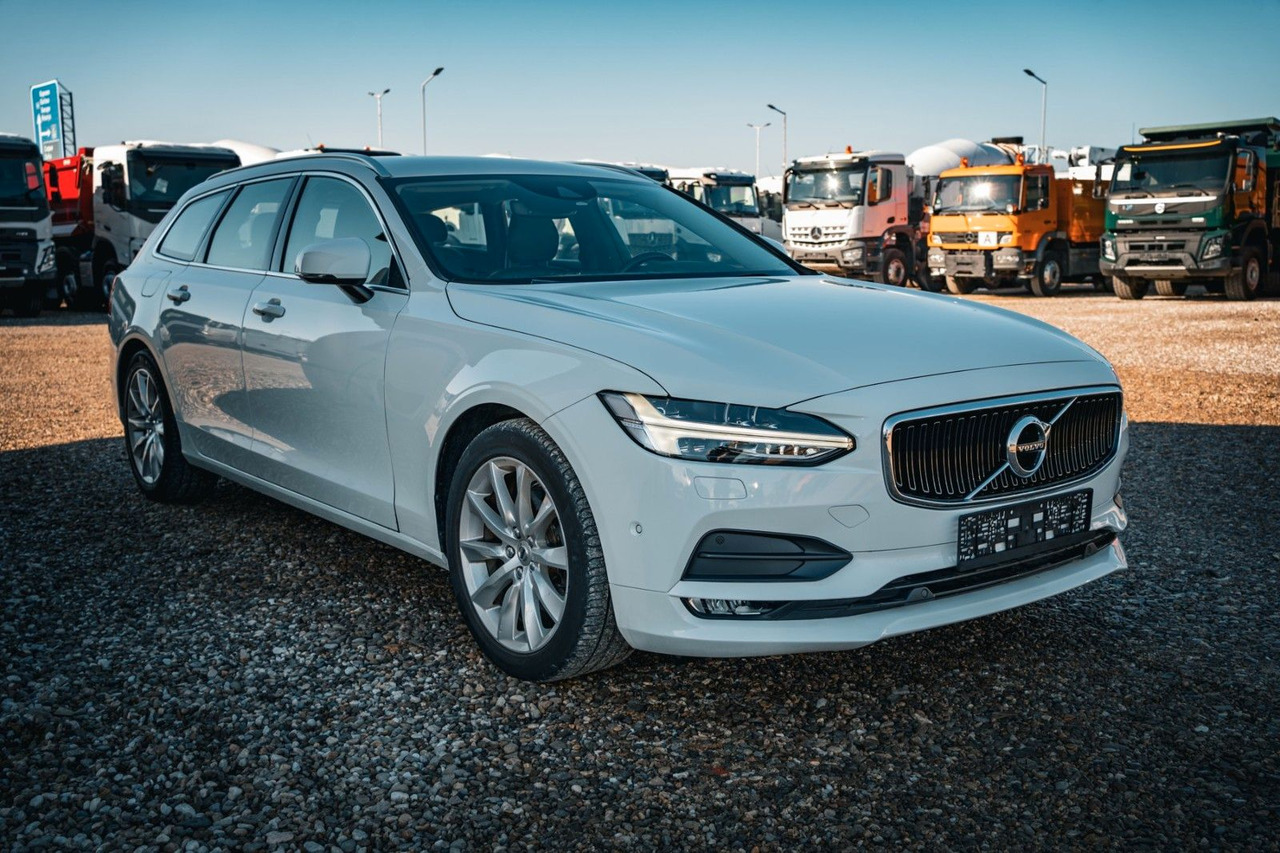 Volvo V90 D4 Momentum 2.0D - Xe hơi: hình 1 Volvo V90 D4 Momentum 2.0D - Xe hơi: hình 1