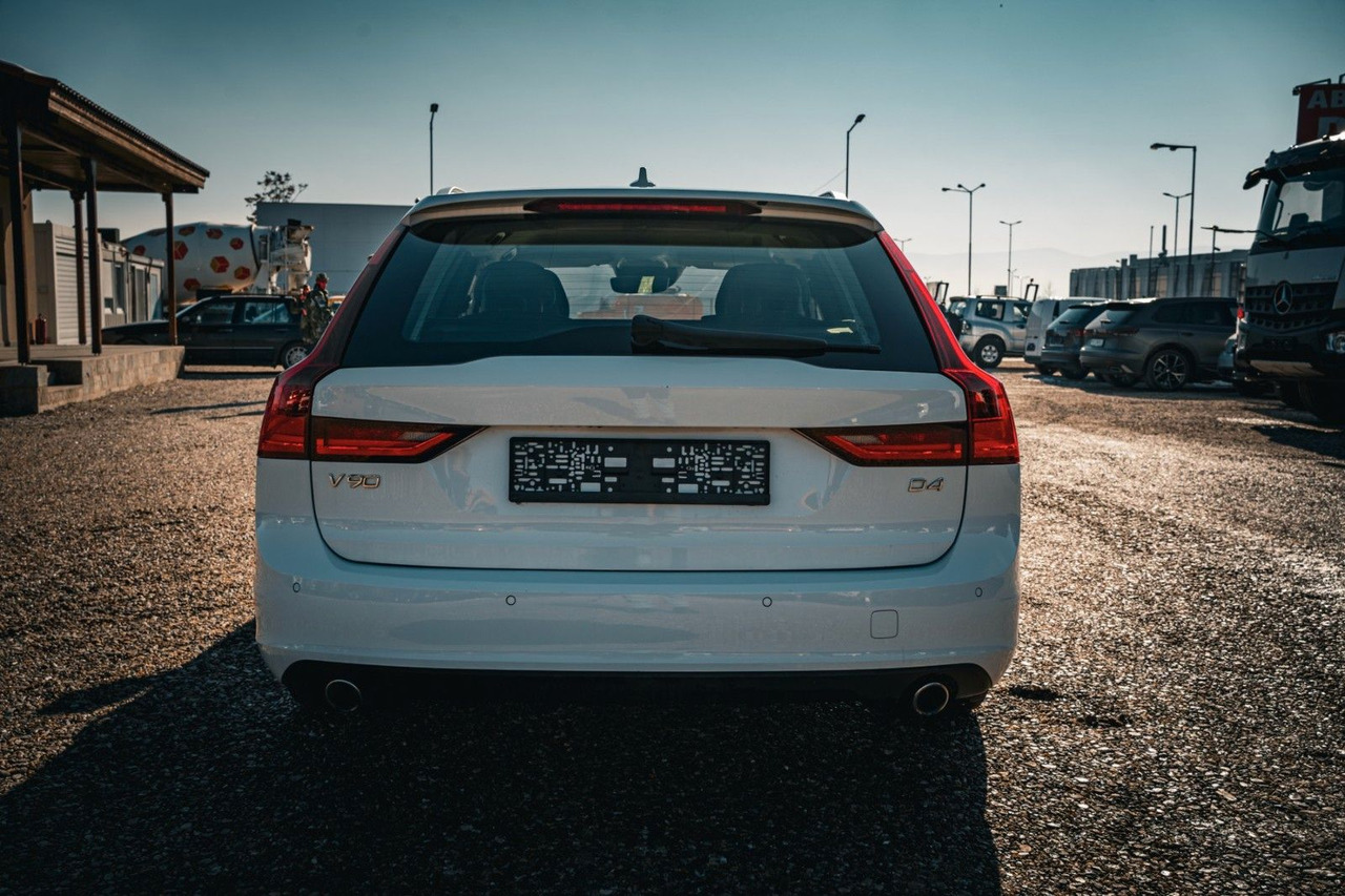 Volvo V90 D4 Momentum 2.0D - Xe hơi: hình 5 Volvo V90 D4 Momentum 2.0D - Xe hơi: hình 5