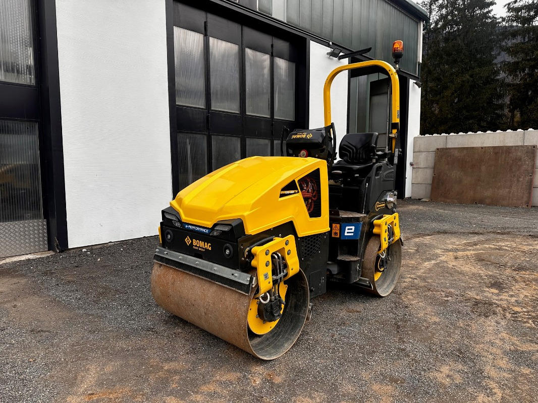 BOMAG DE BW 120 ADe-5 - Máy lăn: hình 1 BOMAG DE BW 120 ADe-5 - Máy lăn: hình 1