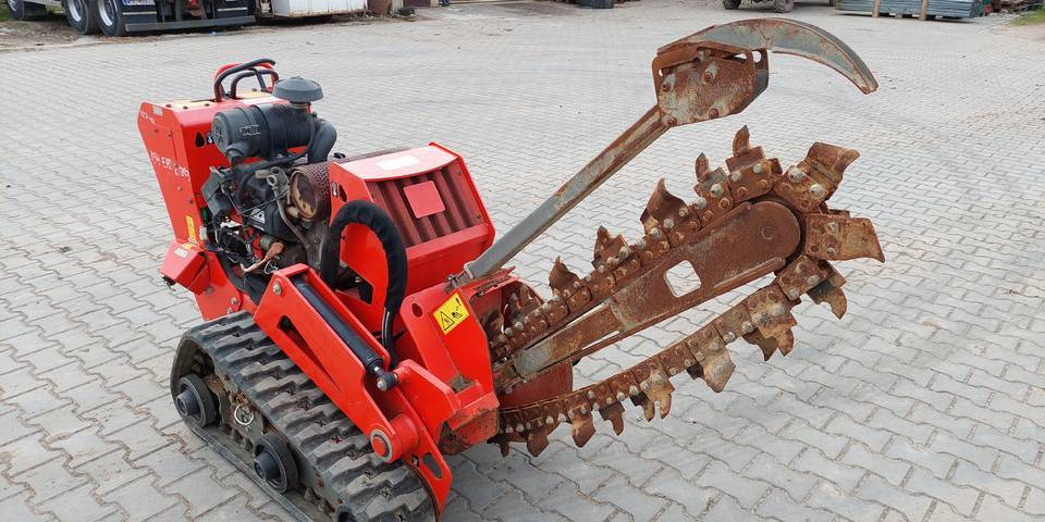 Koparka łańcuchowa Ditch Witch C24X 24 KM Honda - Máy đào hào: hình 4 Koparka łańcuchowa Ditch Witch C24X 24 KM Honda - Máy đào hào: hình 4