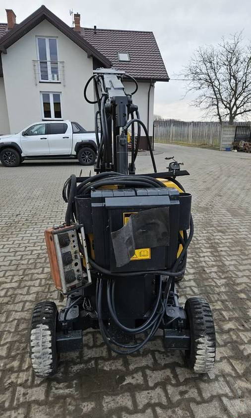 Robot wyburzeniowy Brokk 80 młot - Máy móc xây dựng: hình 3 Robot wyburzeniowy Brokk 80 młot - Máy móc xây dựng: hình 3