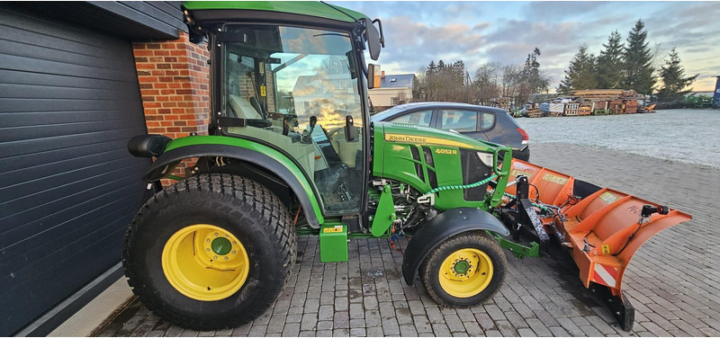 John Deere 4052R - Máy cày: hình 1 John Deere 4052R - Máy cày: hình 1