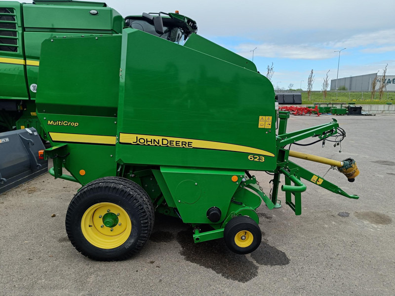 John Deere 623N - Máy đóng kiện tròn: hình 5 John Deere 623N - Máy đóng kiện tròn: hình 5