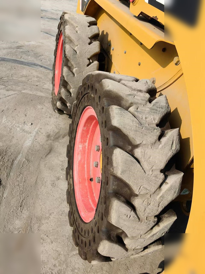 CATERPILLAR 226B - Máy xúc lật đa năng: hình 4 CATERPILLAR 226B - Máy xúc lật đa năng: hình 4