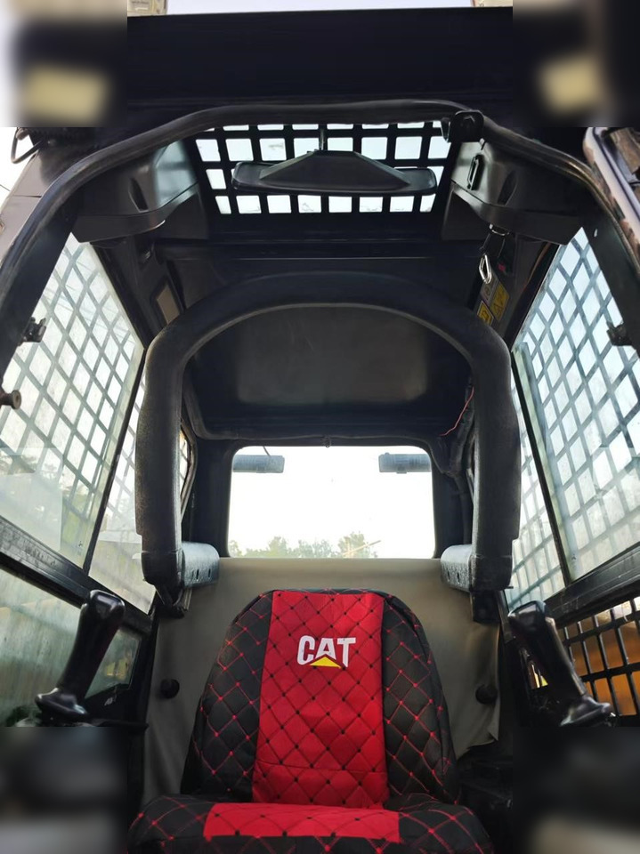 CATERPILLAR 226B - Máy xúc lật đa năng: hình 3 CATERPILLAR 226B - Máy xúc lật đa năng: hình 3