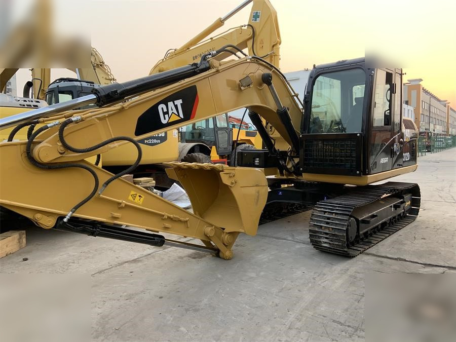CATERPILLAR 312D - Máy xúc bánh xích: hình 2 CATERPILLAR 312D - Máy xúc bánh xích: hình 2