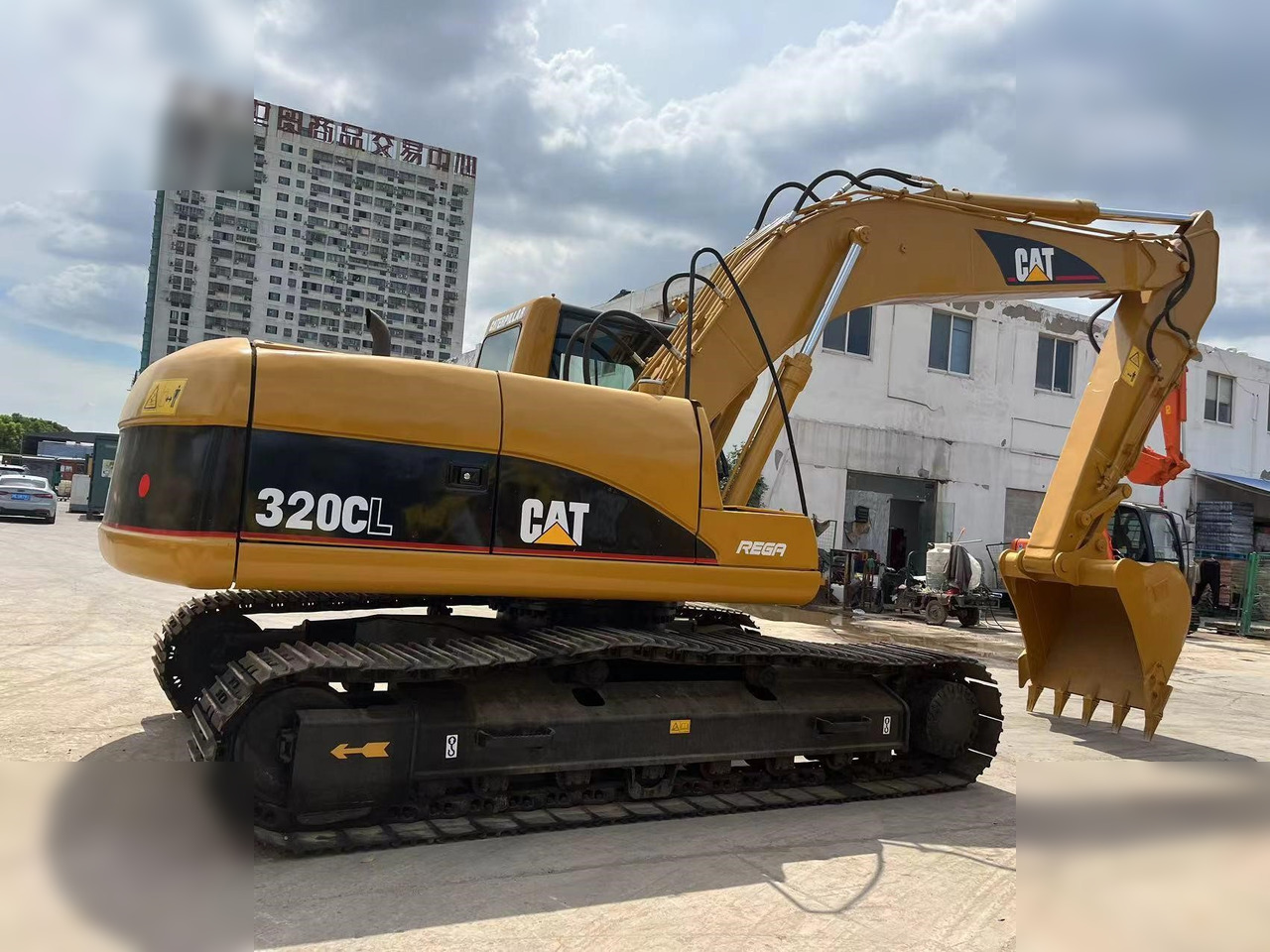 CATERPILLAR 320CL - Máy xúc bánh xích: hình 2 CATERPILLAR 320CL - Máy xúc bánh xích: hình 2
