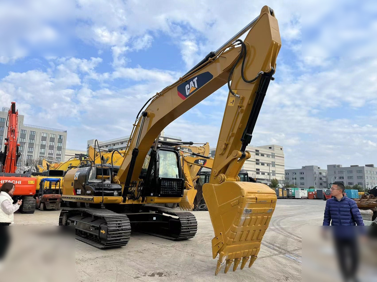CATERPILLAR 320D - Máy xúc bánh xích: hình 1 CATERPILLAR 320D - Máy xúc bánh xích: hình 1