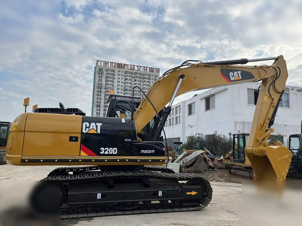 CATERPILLAR 320D - Máy xúc bánh xích: hình 4 CATERPILLAR 320D - Máy xúc bánh xích: hình 4