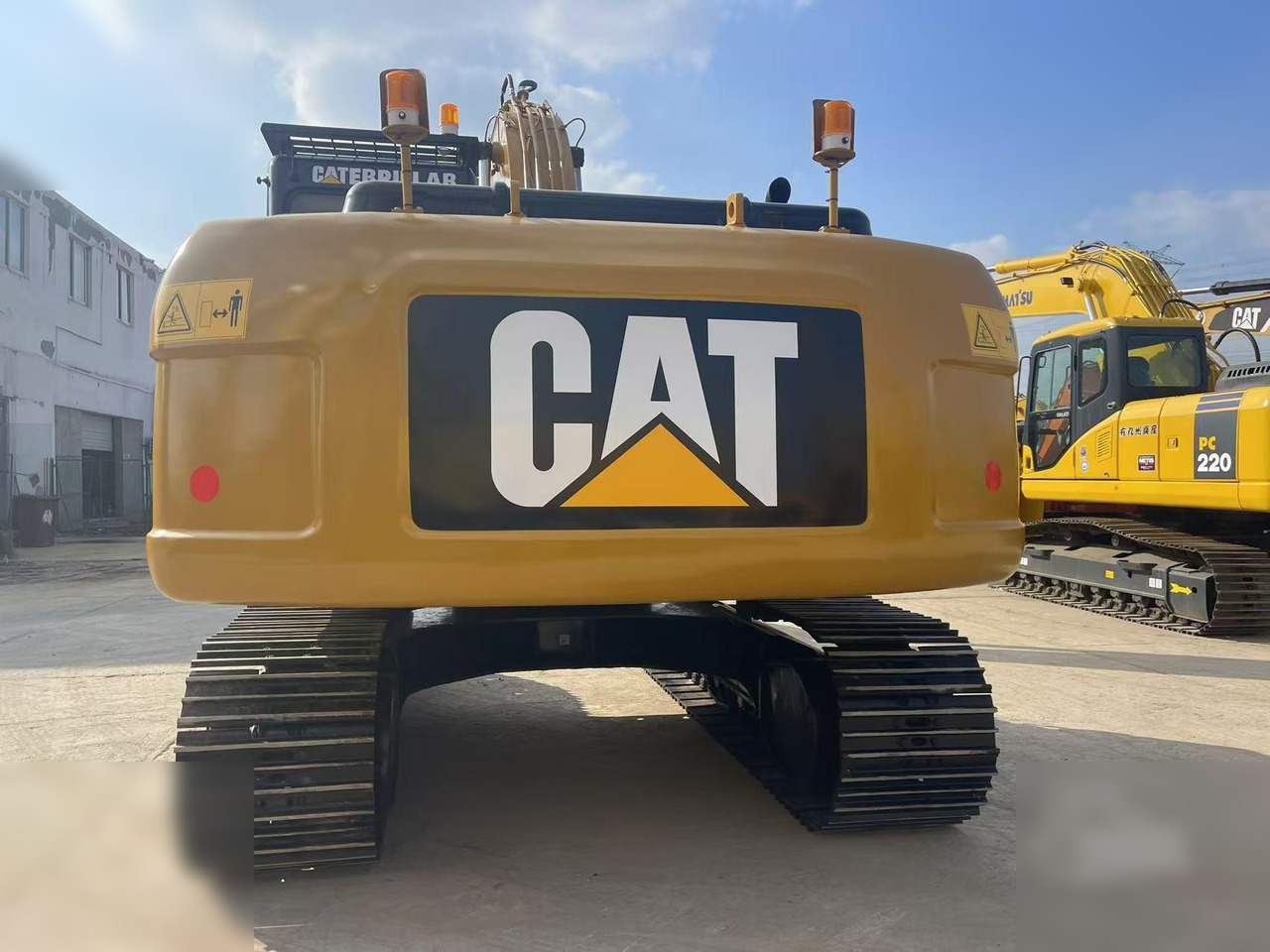 CATERPILLAR 320D - Máy xúc bánh xích: hình 2 CATERPILLAR 320D - Máy xúc bánh xích: hình 2