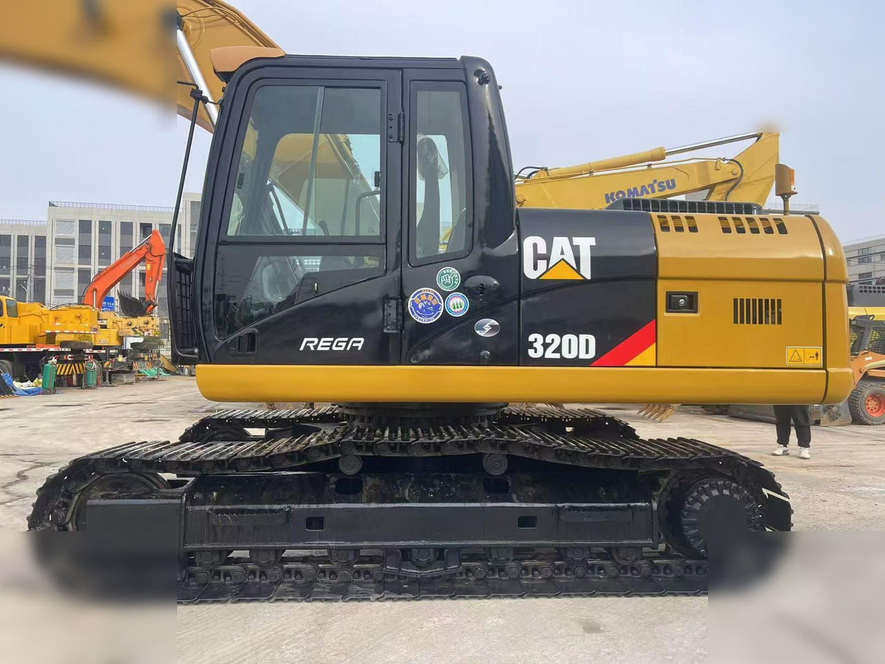 CATERPILLAR 320D - Máy xúc bánh xích: hình 3 CATERPILLAR 320D - Máy xúc bánh xích: hình 3
