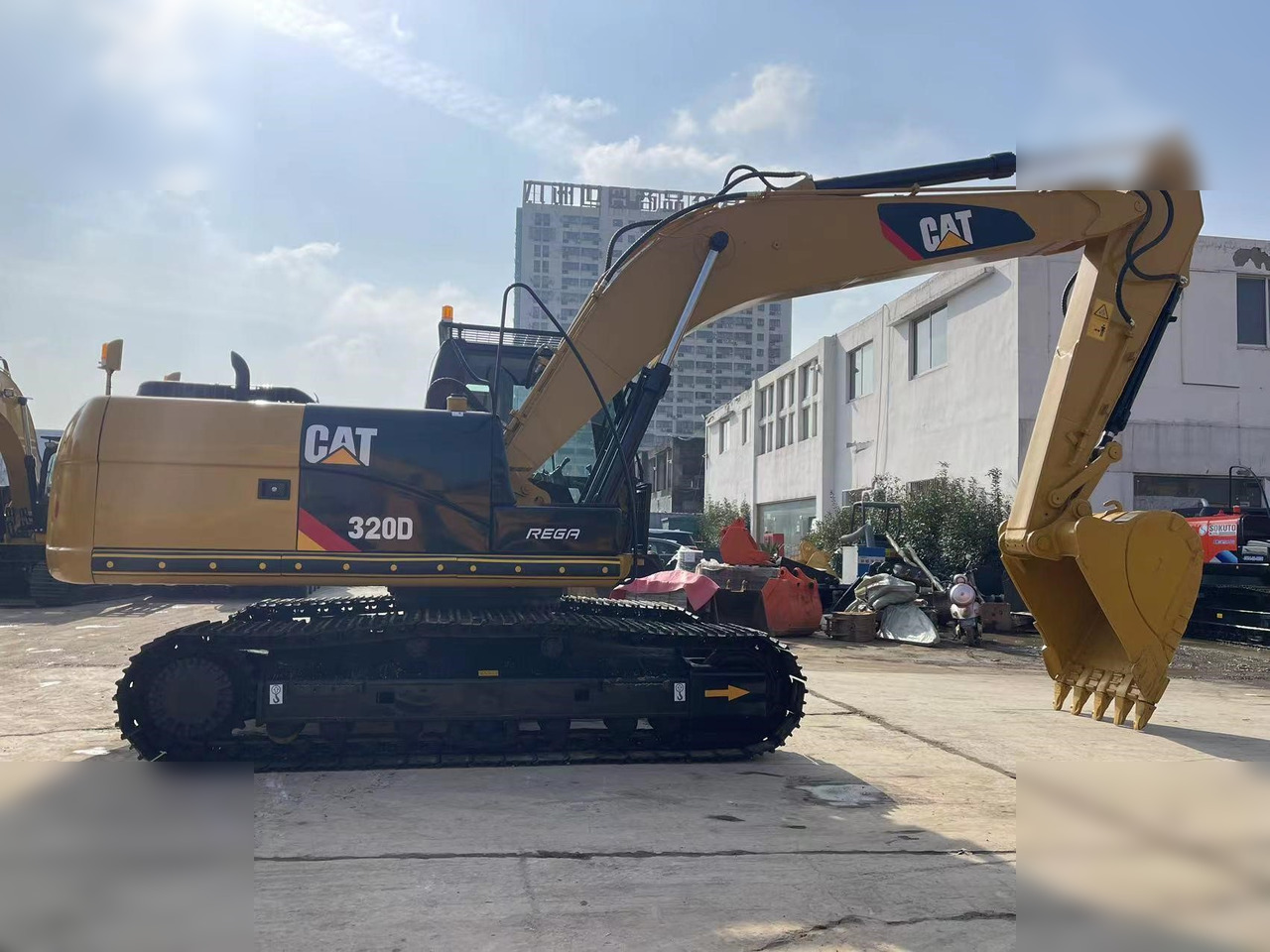 CATERPILLAR 320D - Máy xúc bánh xích: hình 2 CATERPILLAR 320D - Máy xúc bánh xích: hình 2