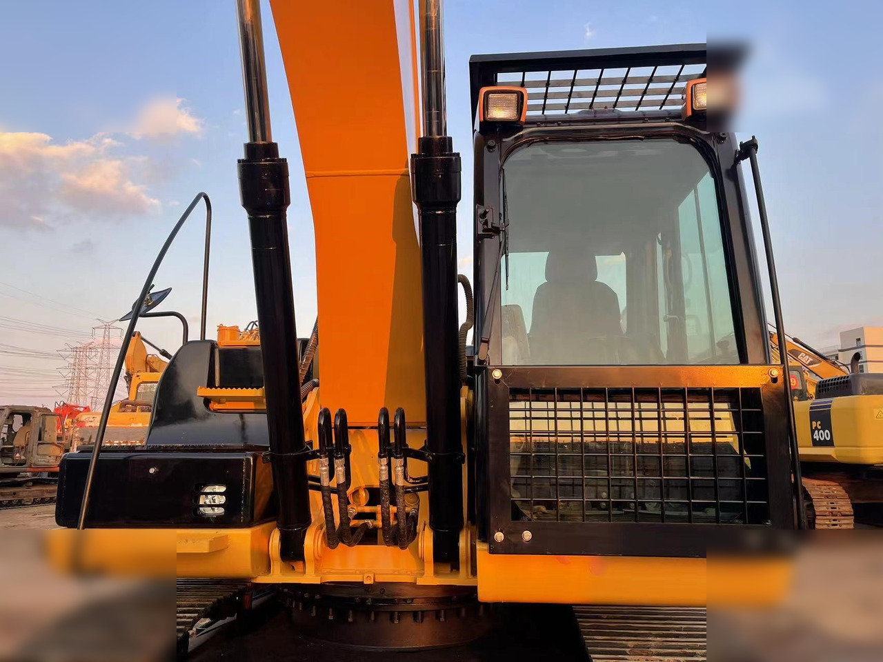 CATERPILLAR 320D - Máy xúc bánh xích: hình 5 CATERPILLAR 320D - Máy xúc bánh xích: hình 5