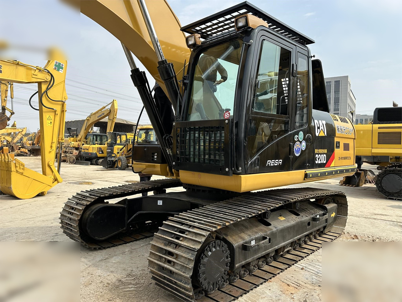 CATERPILLAR 320D - Máy xúc bánh xích: hình 1 CATERPILLAR 320D - Máy xúc bánh xích: hình 1