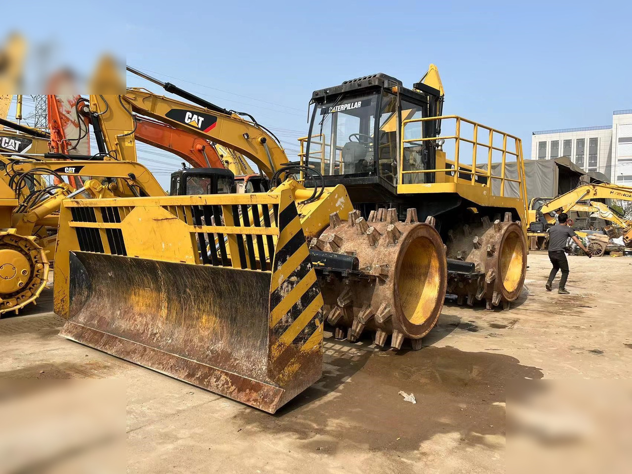CATERPILLAR 826G - Máy đầm: hình 1 CATERPILLAR 826G - Máy đầm: hình 1