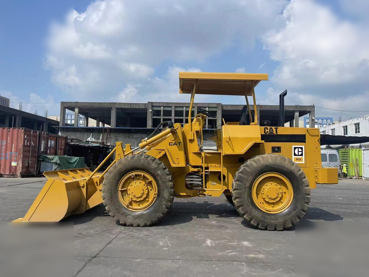 CATERPILLAR 910 - Máy xúc lật bánh lốp: hình 1 CATERPILLAR 910 - Máy xúc lật bánh lốp: hình 1