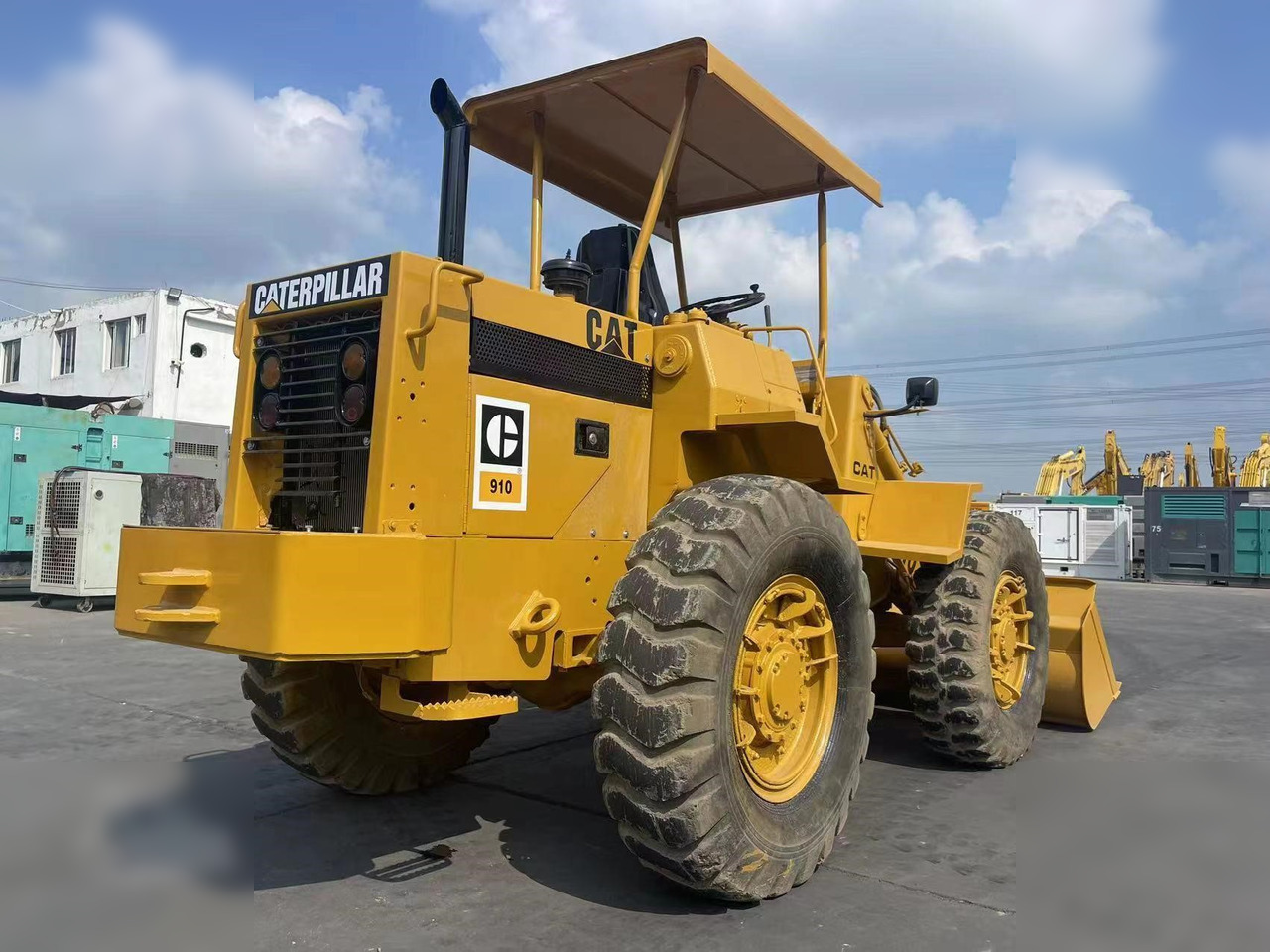 CATERPILLAR 910 - Máy xúc lật bánh lốp: hình 3 CATERPILLAR 910 - Máy xúc lật bánh lốp: hình 3