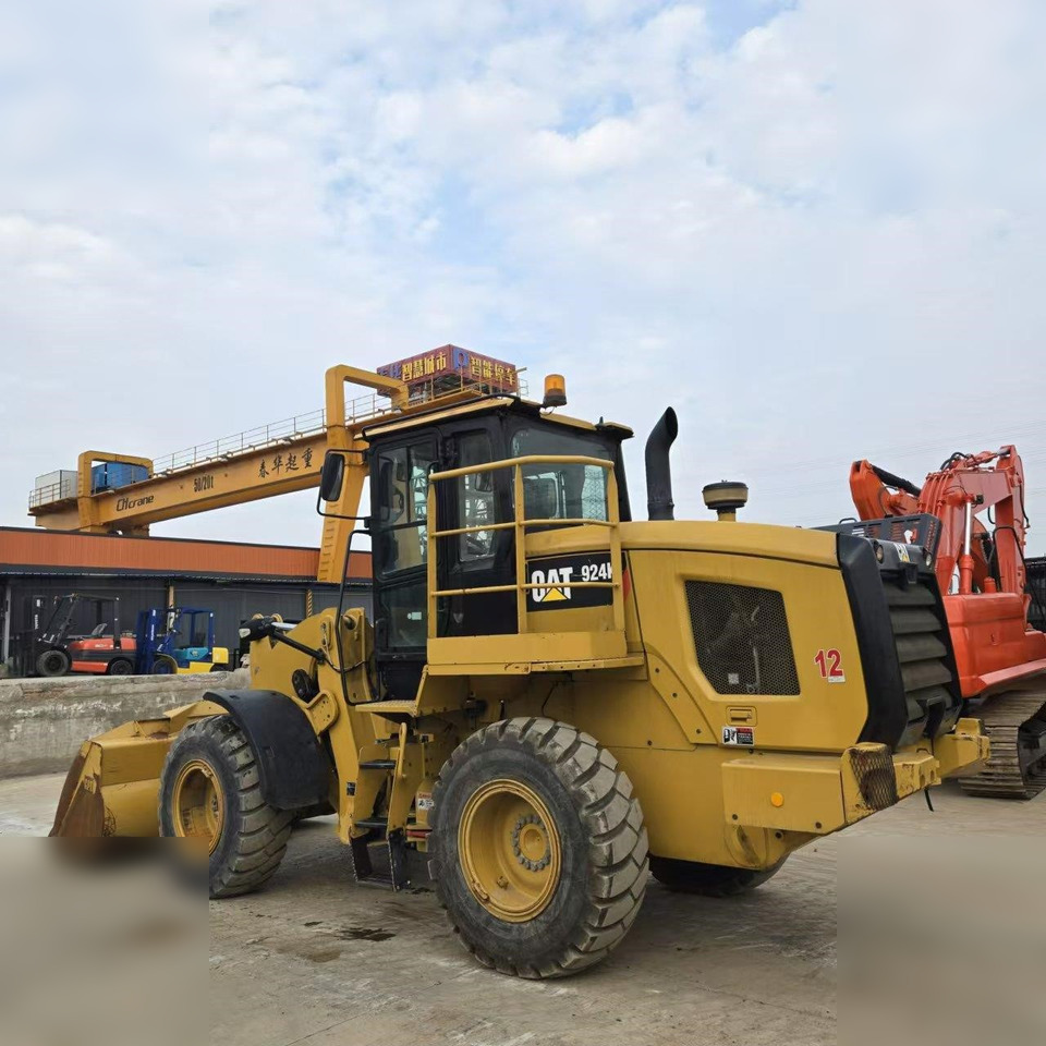 CATERPILLAR 924K - Máy xúc lật bánh lốp: hình 2 CATERPILLAR 924K - Máy xúc lật bánh lốp: hình 2