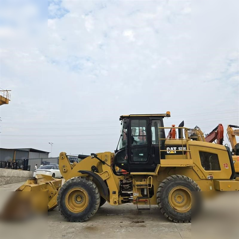 CATERPILLAR 924K - Máy xúc lật bánh lốp: hình 2 CATERPILLAR 924K - Máy xúc lật bánh lốp: hình 2