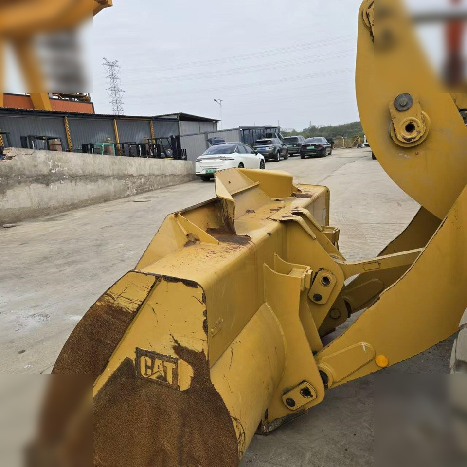Máy xúc lật bánh lốp CATERPILLAR 924K: hình 8