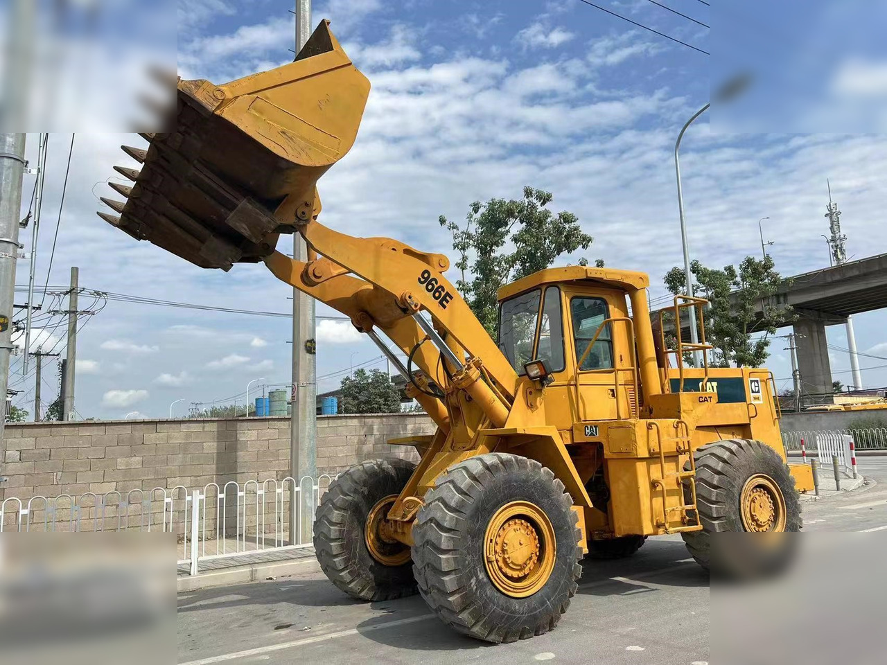 CATERPILLAR 966E - Máy xúc lật bánh lốp: hình 3 CATERPILLAR 966E - Máy xúc lật bánh lốp: hình 3