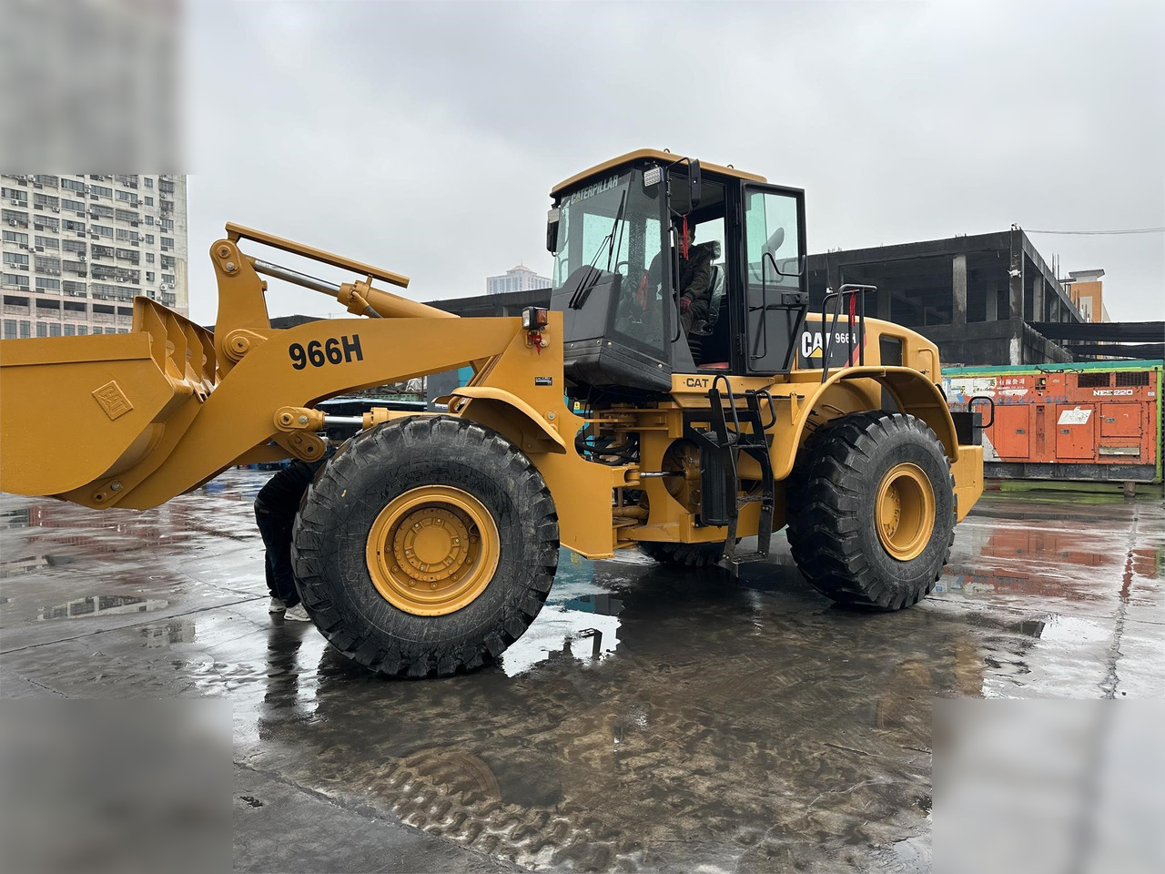CATERPILLAR 966H - Máy xúc lật bánh lốp: hình 4 CATERPILLAR 966H - Máy xúc lật bánh lốp: hình 4