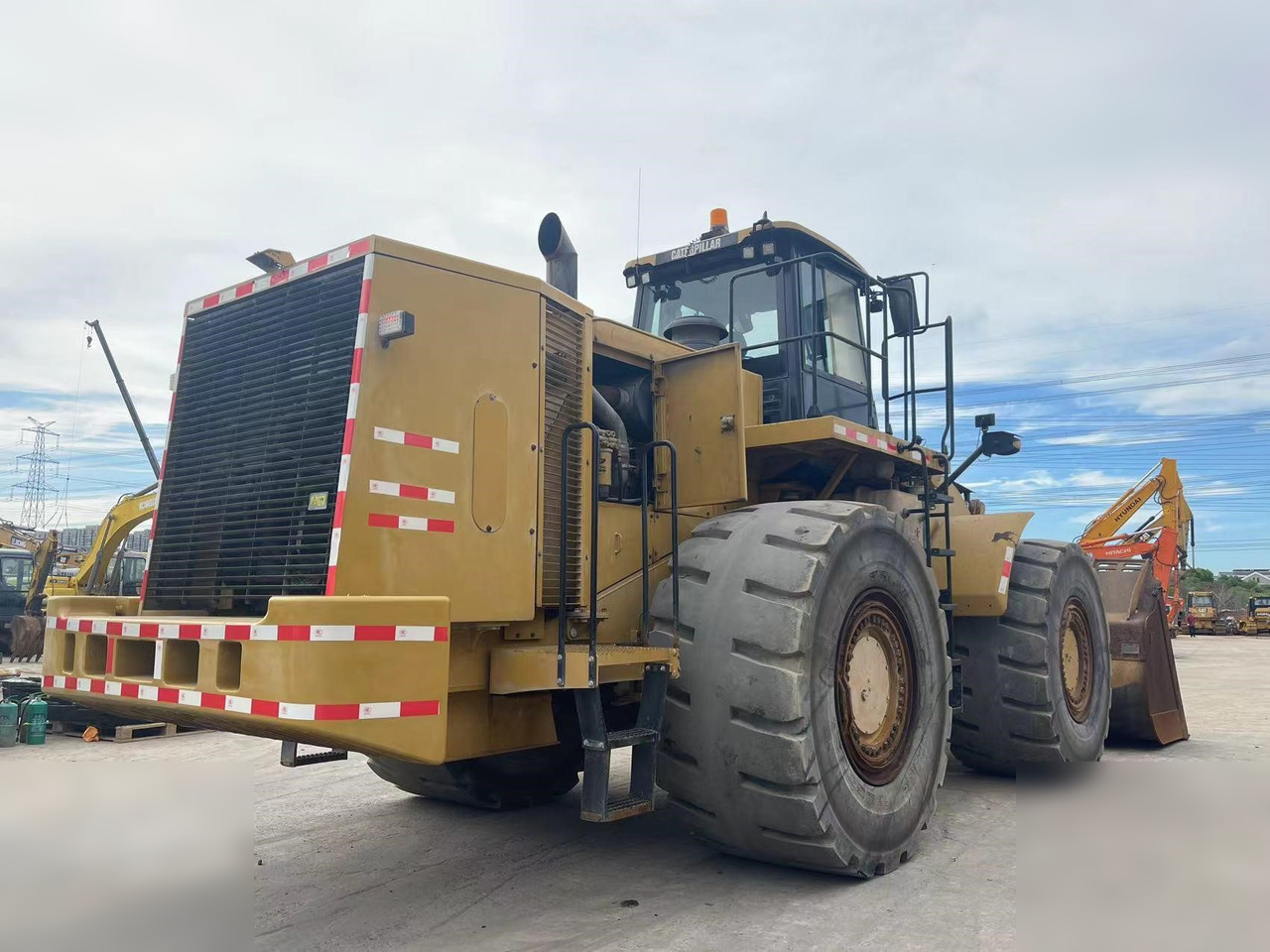 CATERPILLAR 986H - Máy xúc lật bánh lốp: hình 2 CATERPILLAR 986H - Máy xúc lật bánh lốp: hình 2