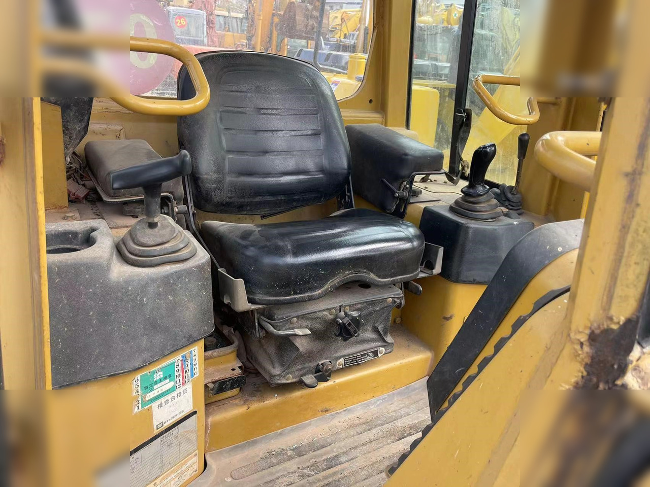 CATERPILLAR D3G - Máy ủi: hình 5 CATERPILLAR D3G - Máy ủi: hình 5