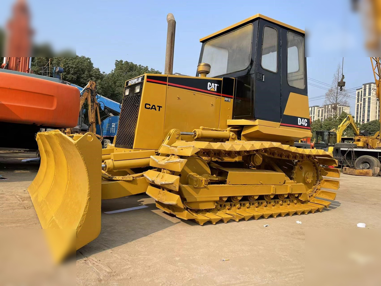Máy ủi CATERPILLAR D4C: hình 7
